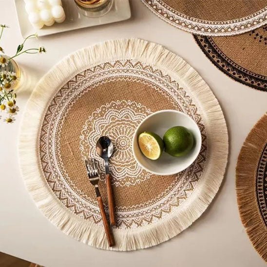 set de table rond boheme frange blanche couverts citron vert