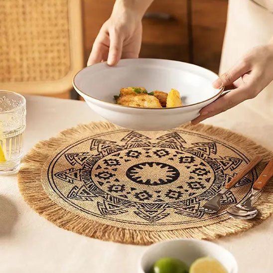 set de table rond boheme frange marron assiette blanche