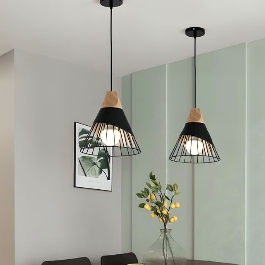 suspension luminaire noire design au dessus table a manger