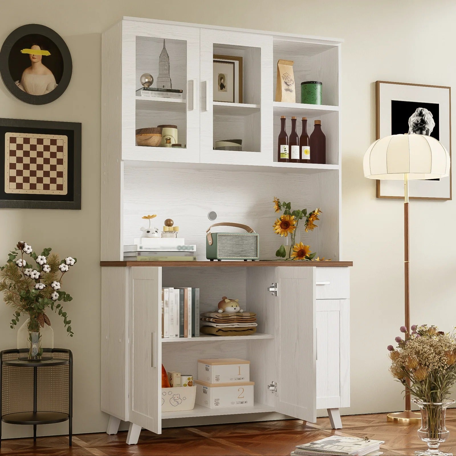 armoire de cuisine blanche avec niches et etageres
