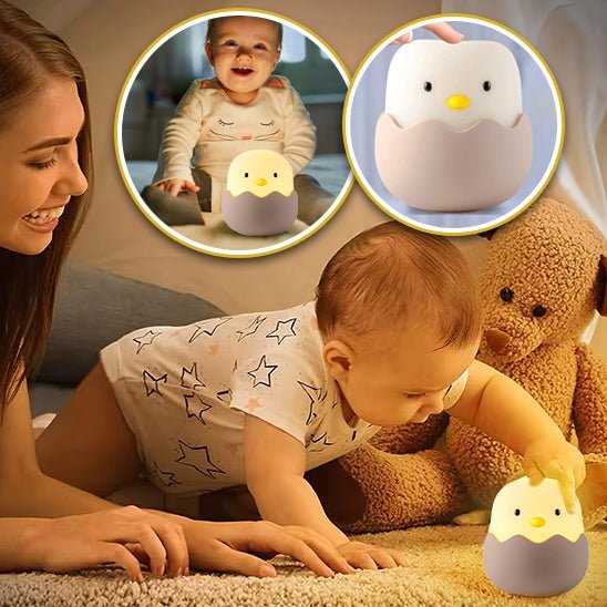 bebe jouant veilleuse bebe poussin jaune nuit