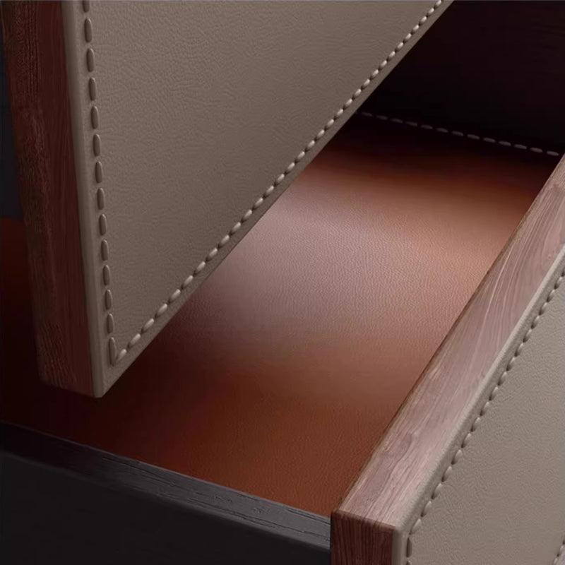 bureau d'ordinateur detail coutures en cuir et bord bois