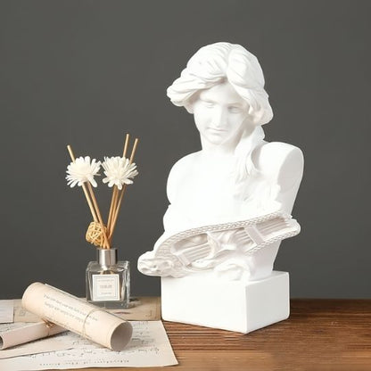 buste femme blanc sculpture avec parfum et papiers