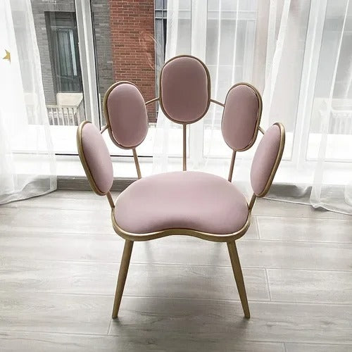 chaise de salon rose dorée dossier multicoussin design floral