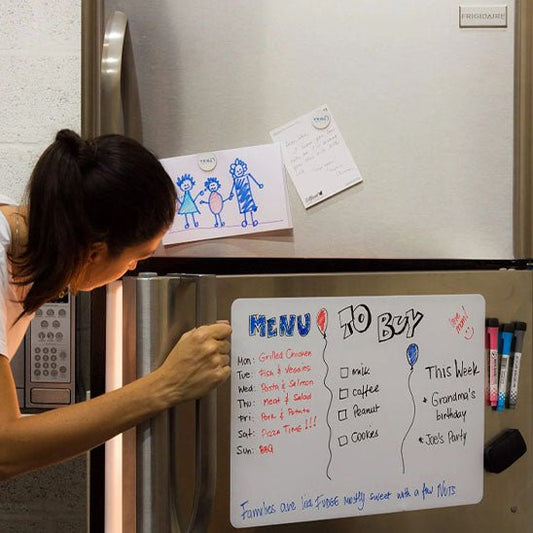 femme ecrit menu tableau magnetique blanc frigo