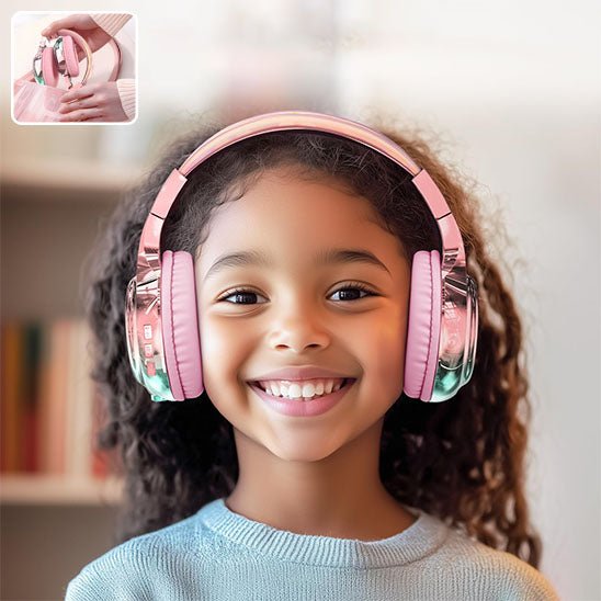 fille souriante casque audio enfant rose musique