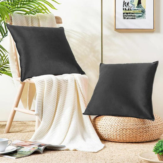 housse de coussin noire decorative chaise et pouf