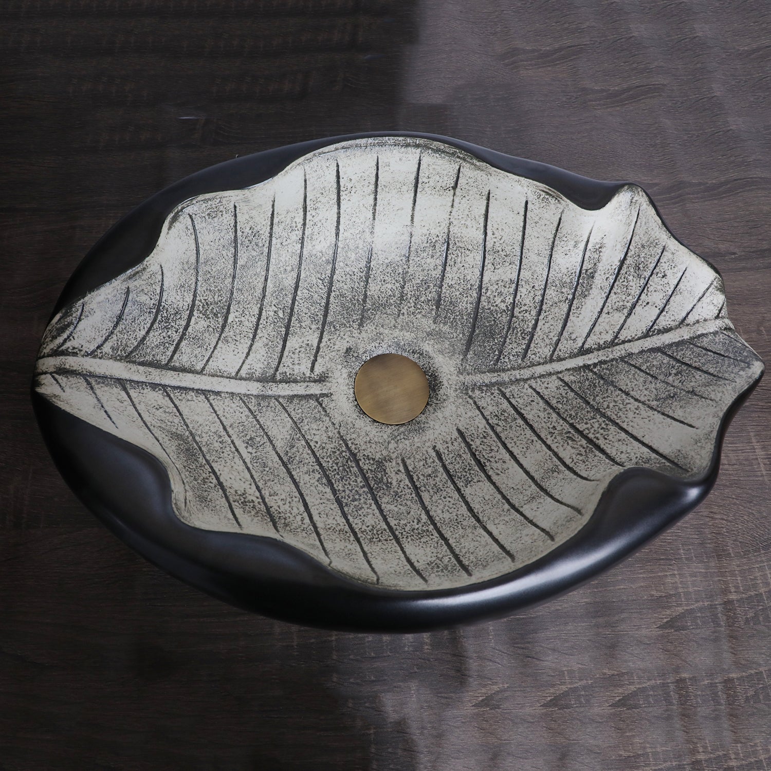 lavabo feuille ovale beige bord noir vue dessus