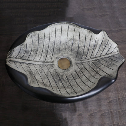 lavabo salle de bain feuille ovale beige bord noir vue dessus
