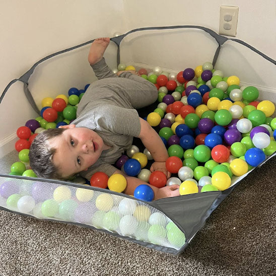 parc a balles bebe boules multicolores vert rouge jaune bleu violet