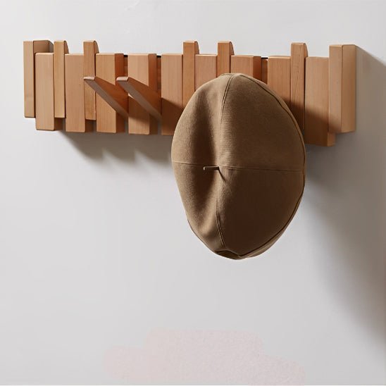 porte manteau bois mural clair avec casquette marron