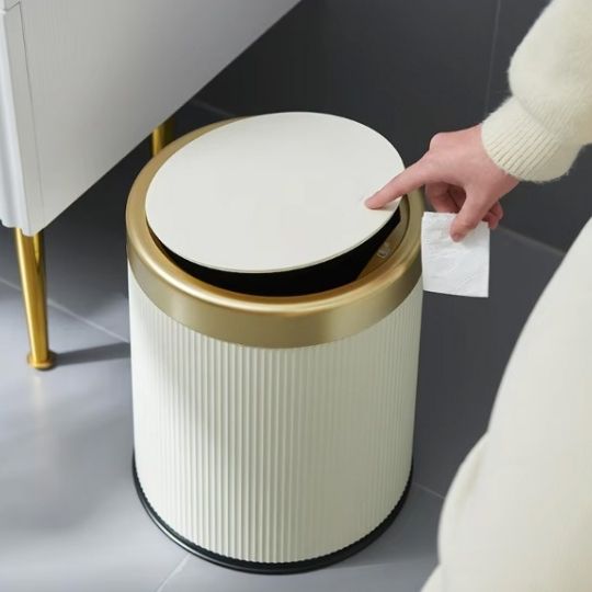 poubelle de cuisine blanche couvercle bascule