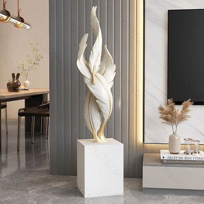 sculpture plumes blanches sur socle cubique salon moderne