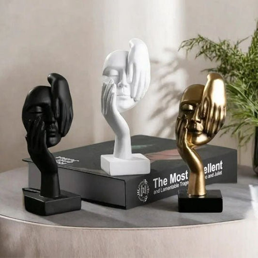 sculpture visage main sur joue noir blanc dore