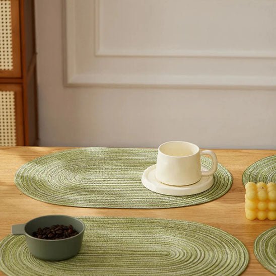 set de table ovale vert tasse