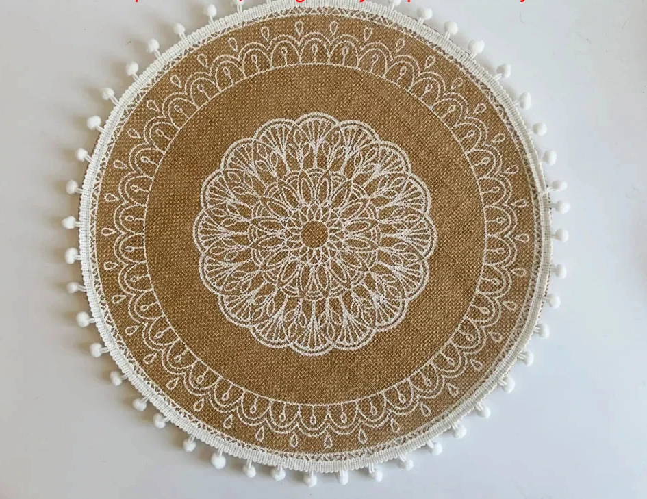 set de table rond beige blanc motifs