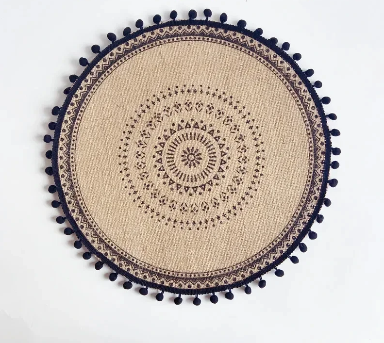 set de table rond beige noir motifs