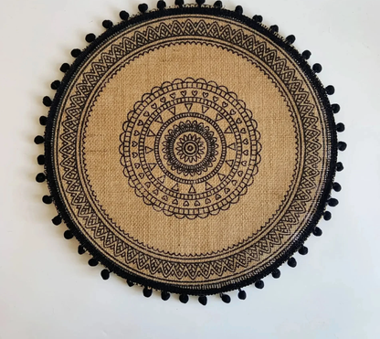 set de table rond noir blanc motifs