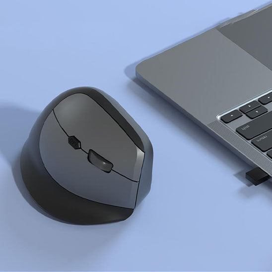 souris ergonomique verticale noire vue dessus ordinateur