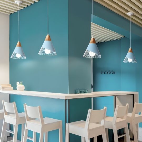 suspension luminaire bleue design au dessus bar