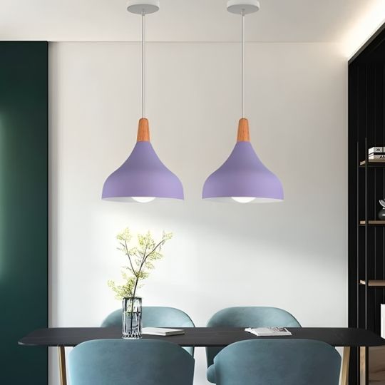 suspension luminaire violette design au dessus table a manger