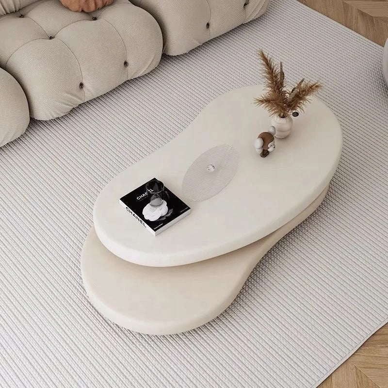 table basse salon ovale imbriquee blanche sur tapis texture