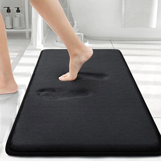 tapis de bain mousse memoire noir empreinte pied