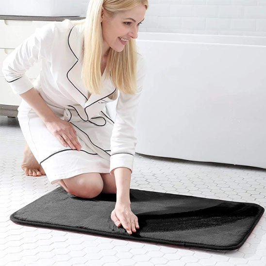 tapis de bain mousse memoire noir femme