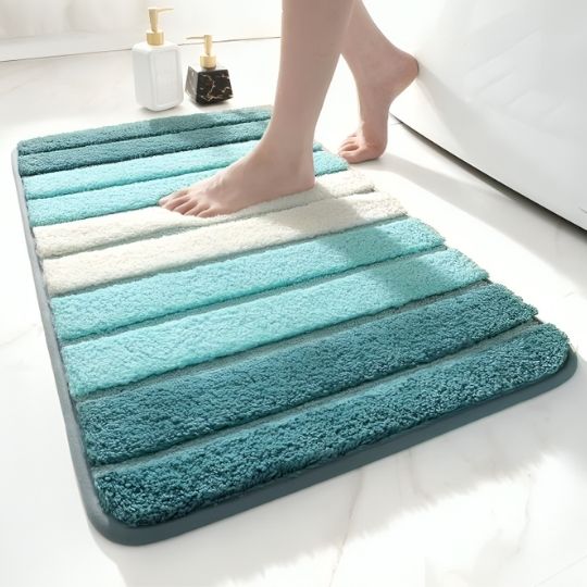 tapis de bain rayures bleues blanches et turquoises