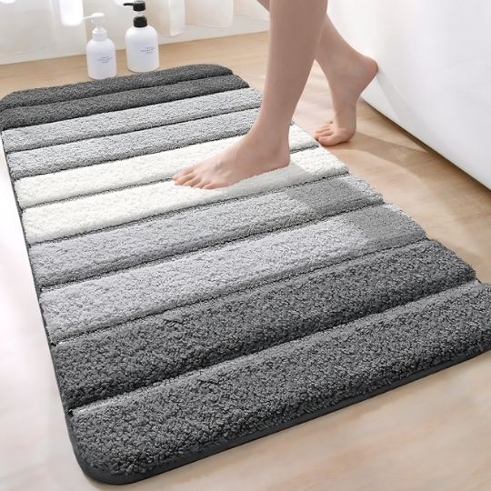 tapis de bain rayures grises et blanches