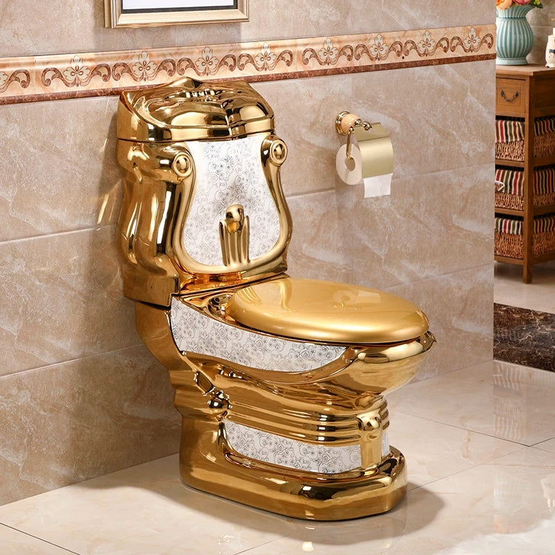 toilette doree baroque avec details blancs